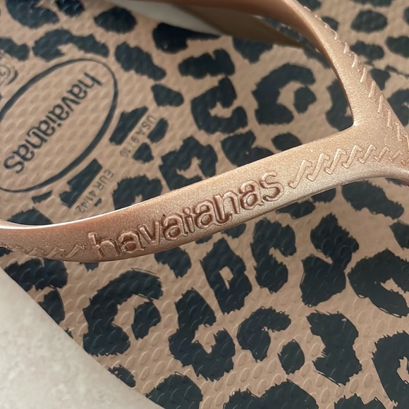 Like new Havaianas Flip Flops - Picture 3 of 5